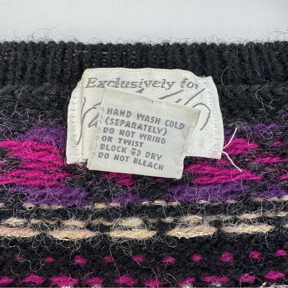 Lord & Taylor 100% Shetland Wool V-Neck Sweater Small, snowflake Fair Isle - Picture 7 of 11